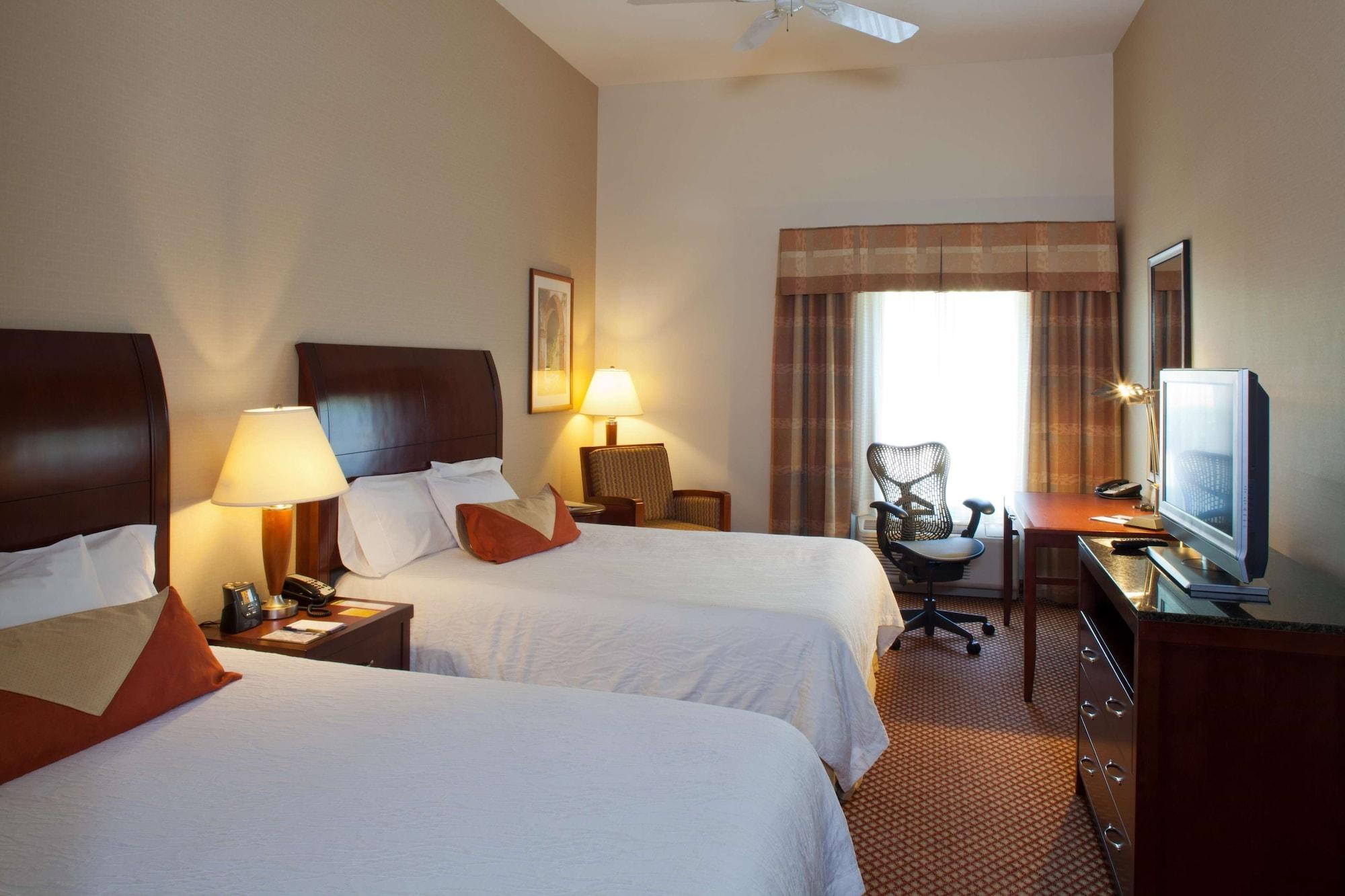 Hilton Garden Inn Riverhead Exteriör bild