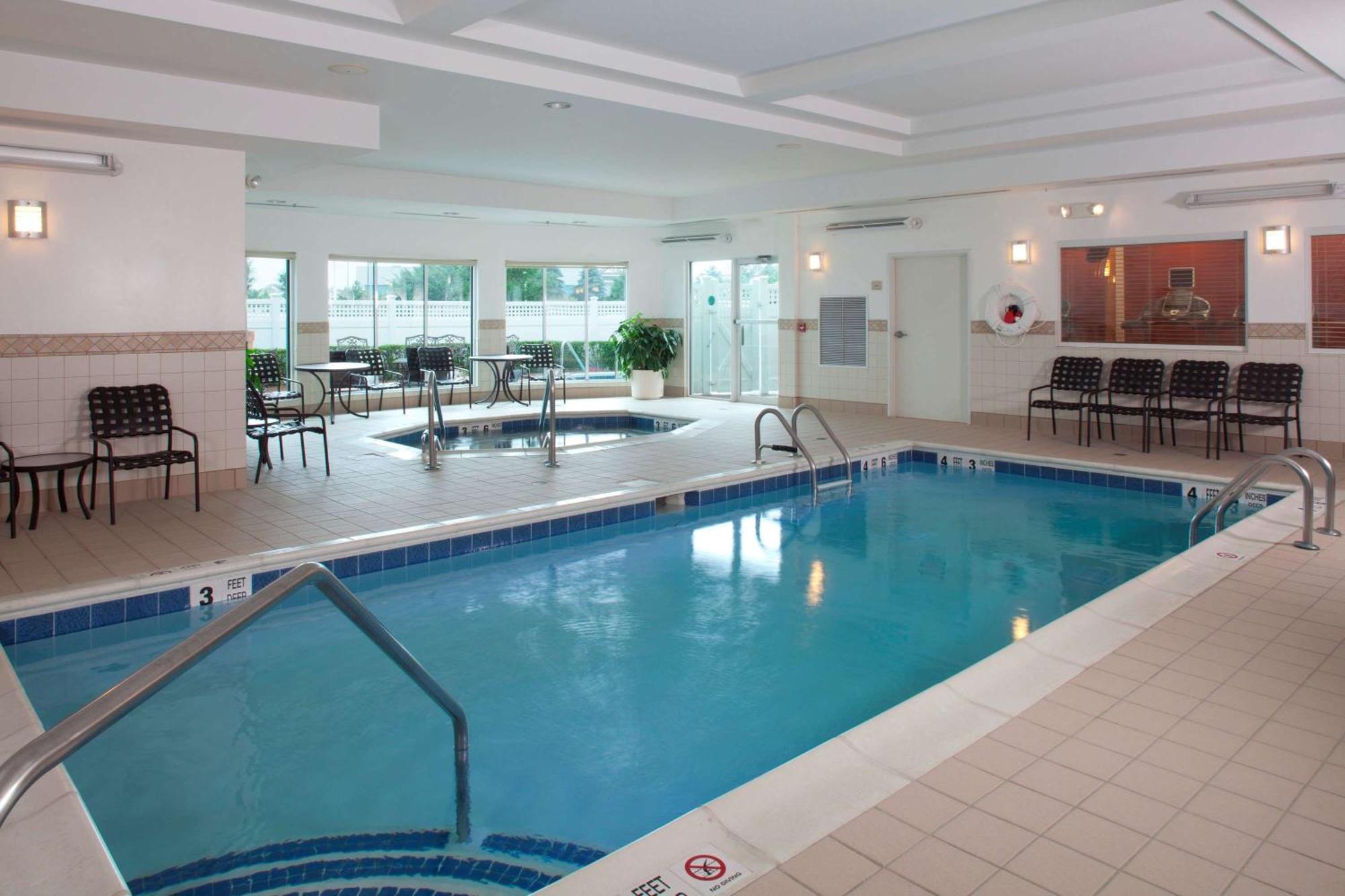 Hilton Garden Inn Riverhead Exteriör bild