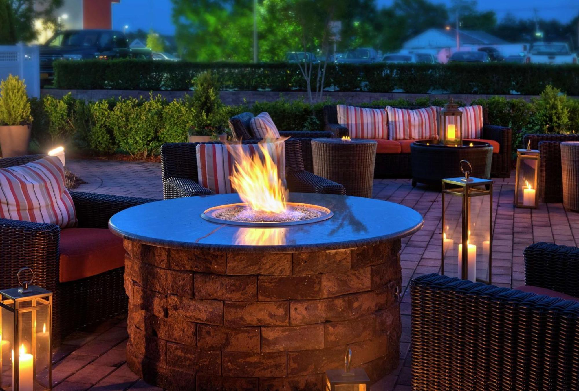 Hilton Garden Inn Riverhead Exteriör bild