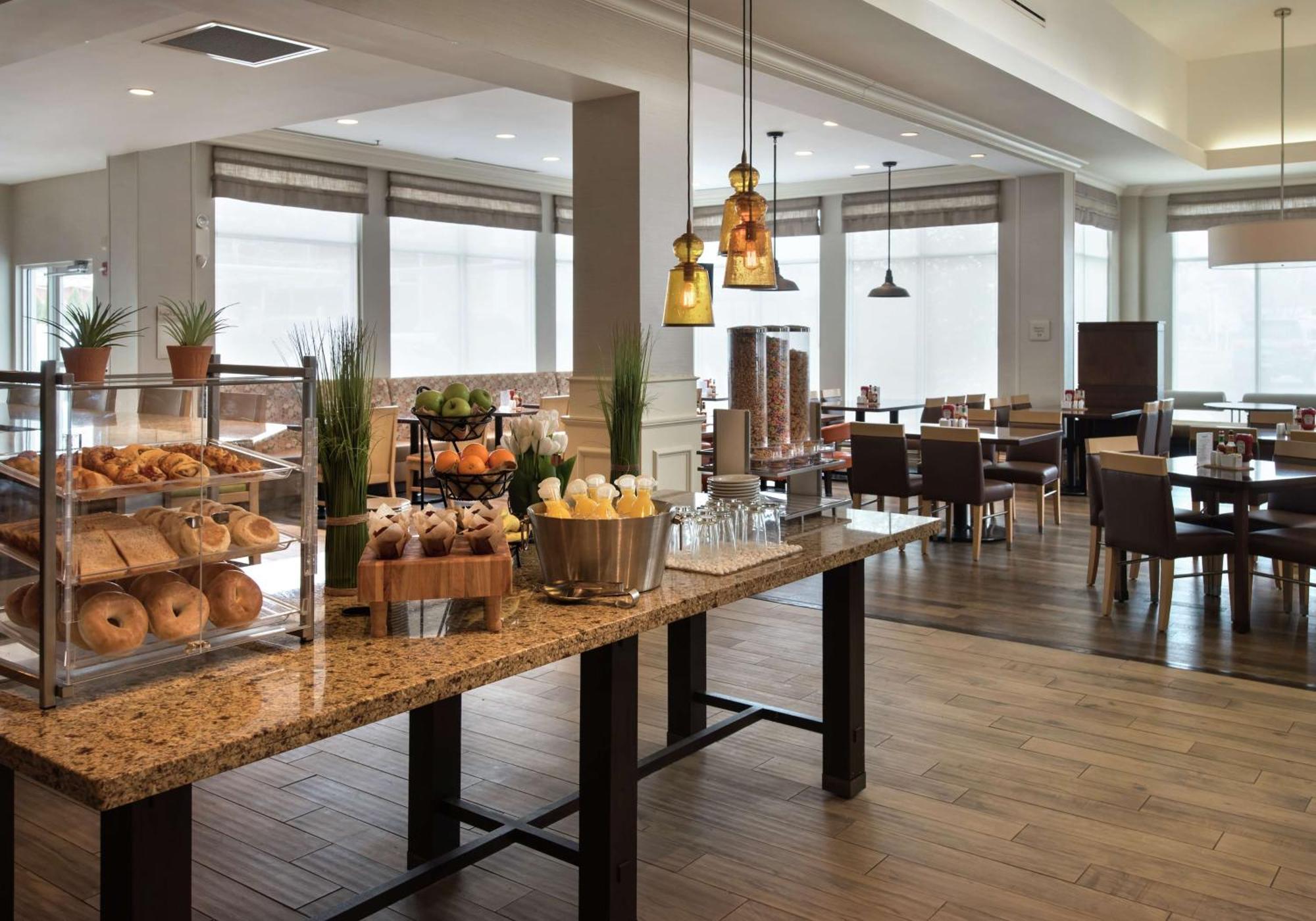 Hilton Garden Inn Riverhead Exteriör bild