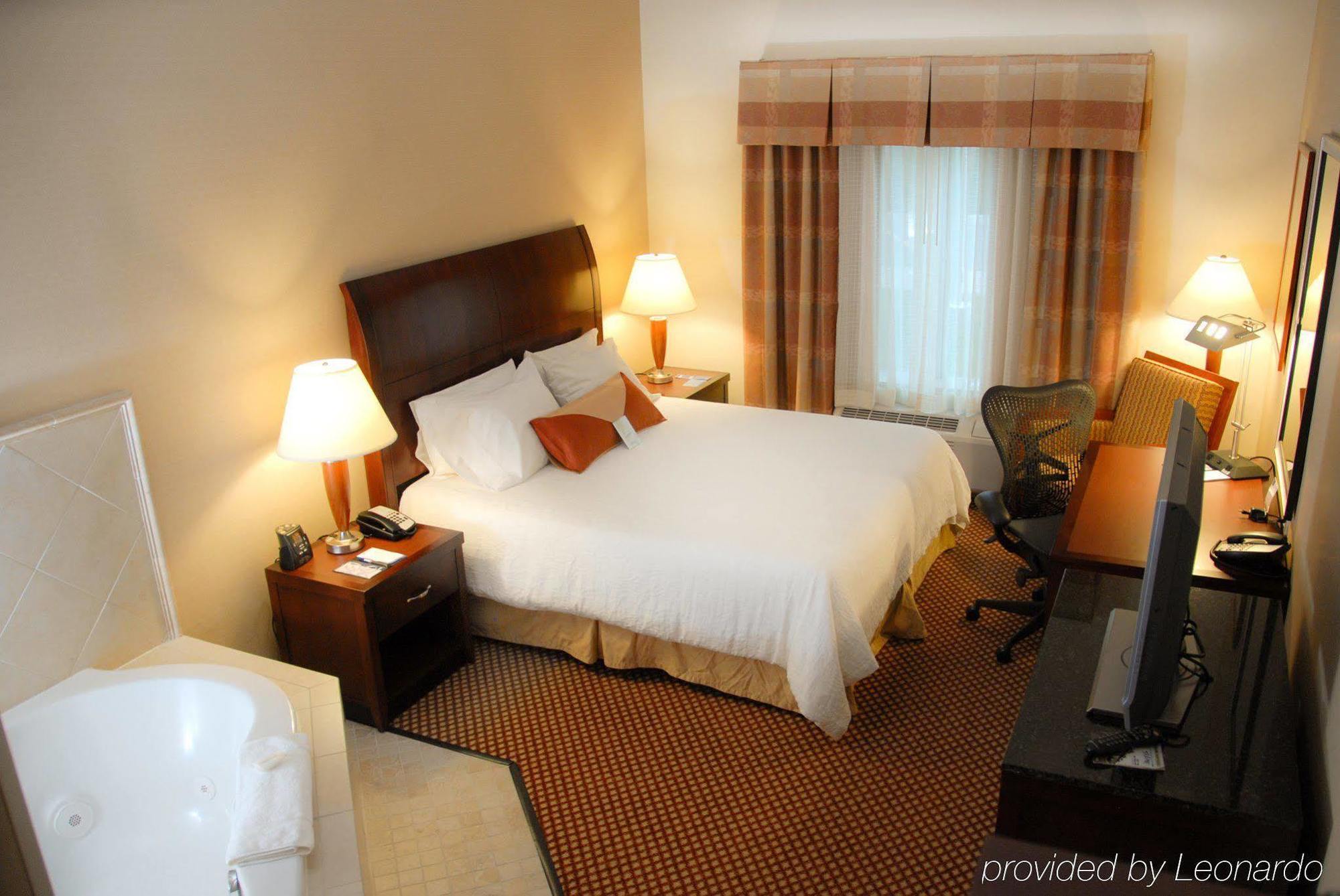 Hilton Garden Inn Riverhead Exteriör bild