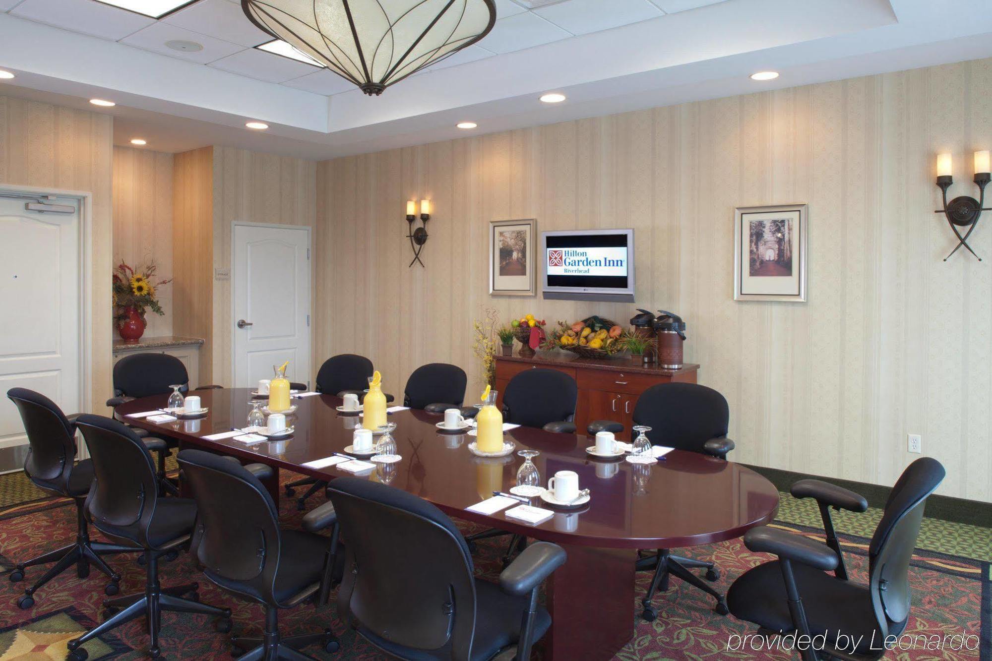 Hilton Garden Inn Riverhead Exteriör bild